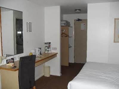 Days Inn By Wyndham London Stansted Airport Birchanger Екстериор снимка