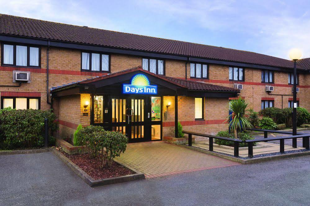 Days Inn By Wyndham London Stansted Airport Birchanger Екстериор снимка
