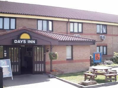 Days Inn By Wyndham London Stansted Airport Birchanger Екстериор снимка